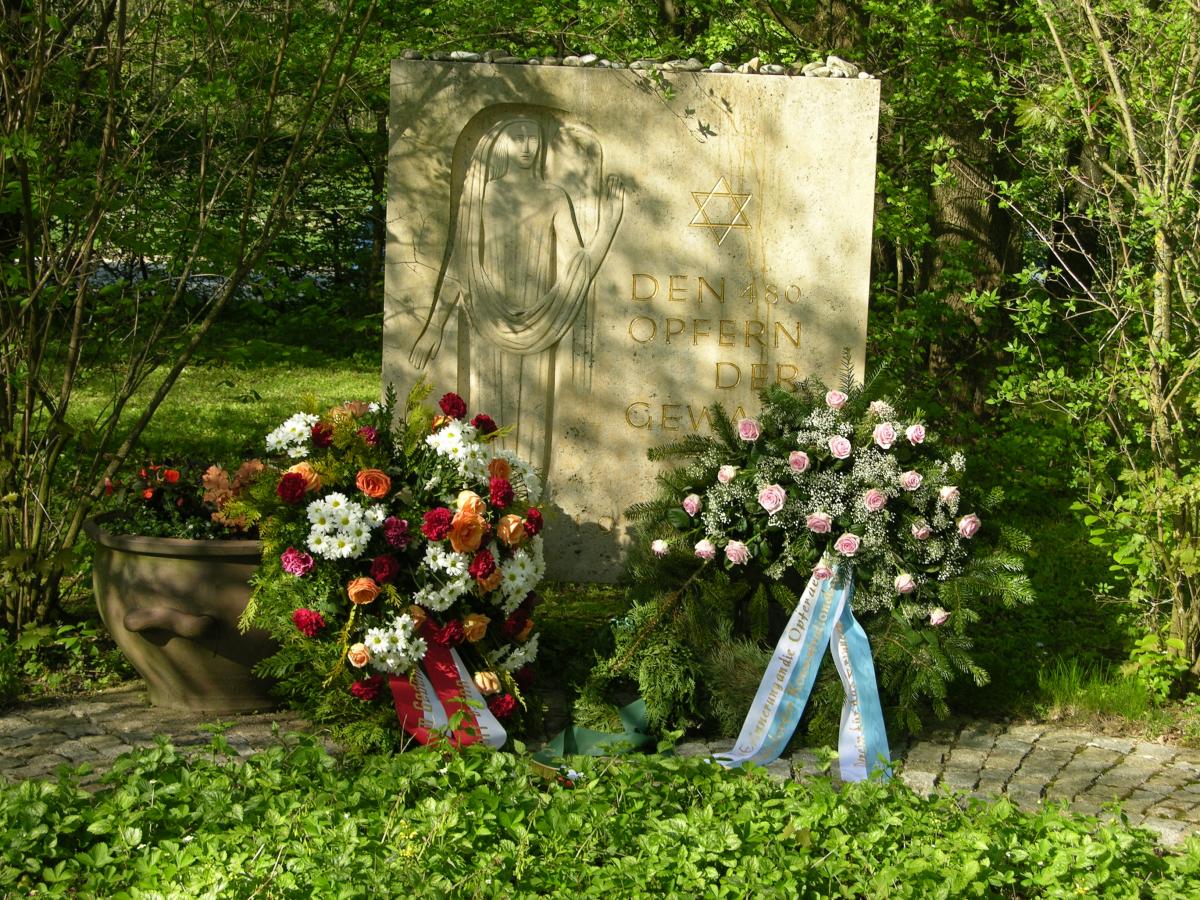 KZ-Friedhof Mühldorf 2010